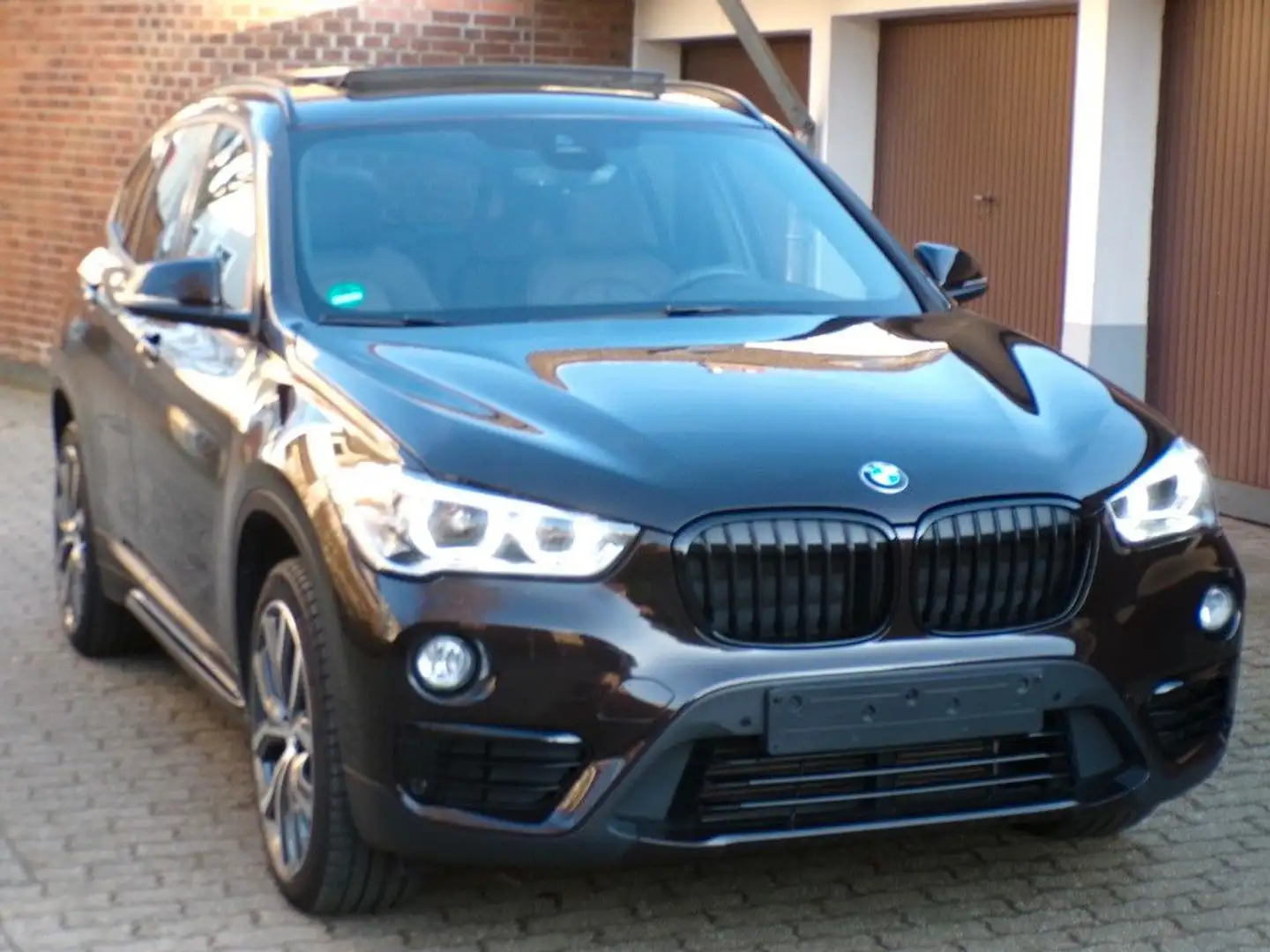 BMW X1 xDrive 20dA Sport Line/Pano/Kam./HUD/ACC/H&K Brun - 2