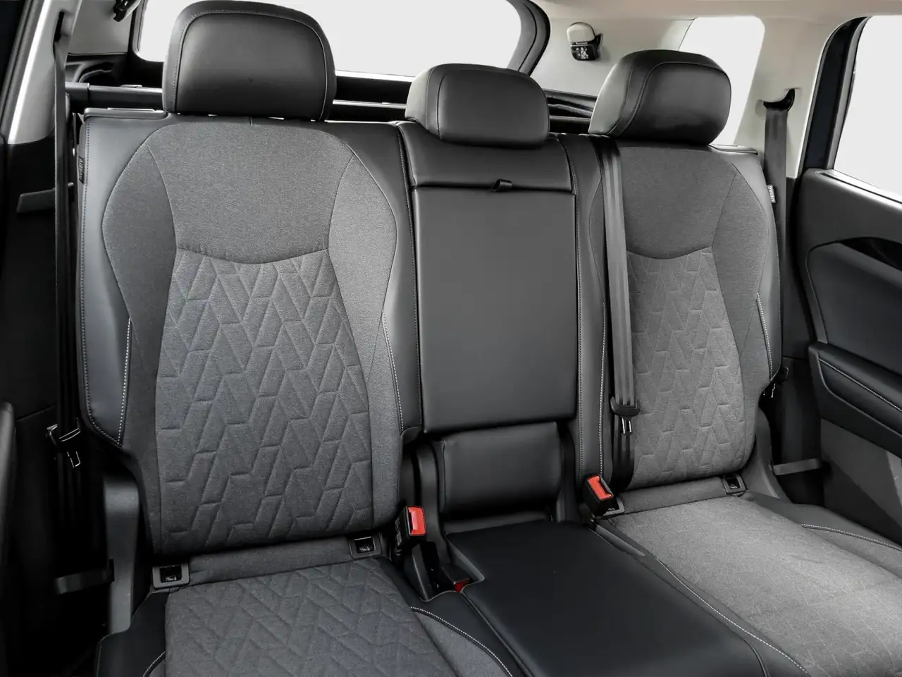 Volkswagen Tayron Life 1.5 eTSI DSG IQ.Light Navi AHK 7-Sitzer Tr... 4