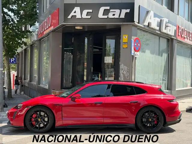 Porsche Taycan GTS Sport Turismo