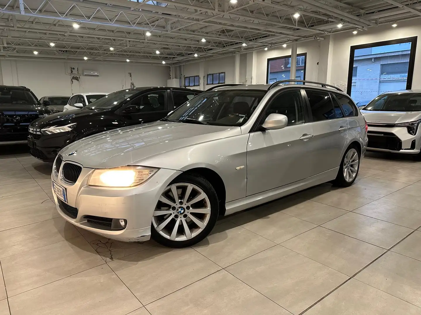 BMW 320 Serie 3 E91 Touring 320d Touring Attiva FL Silber - 2