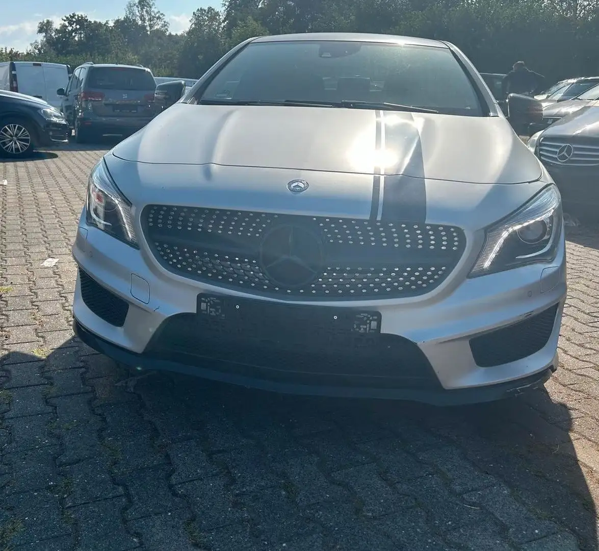 Mercedes-Benz CLA 250 4Matic AMG-Paket*NAVI*XENON* Silber - 2