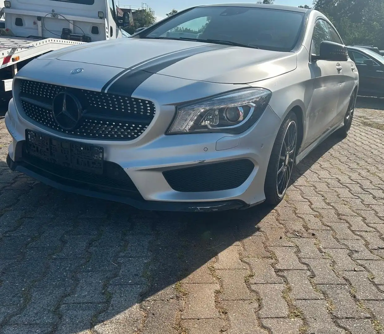 Mercedes-Benz CLA 250 4Matic AMG-Paket*NAVI*XENON* Silber - 1