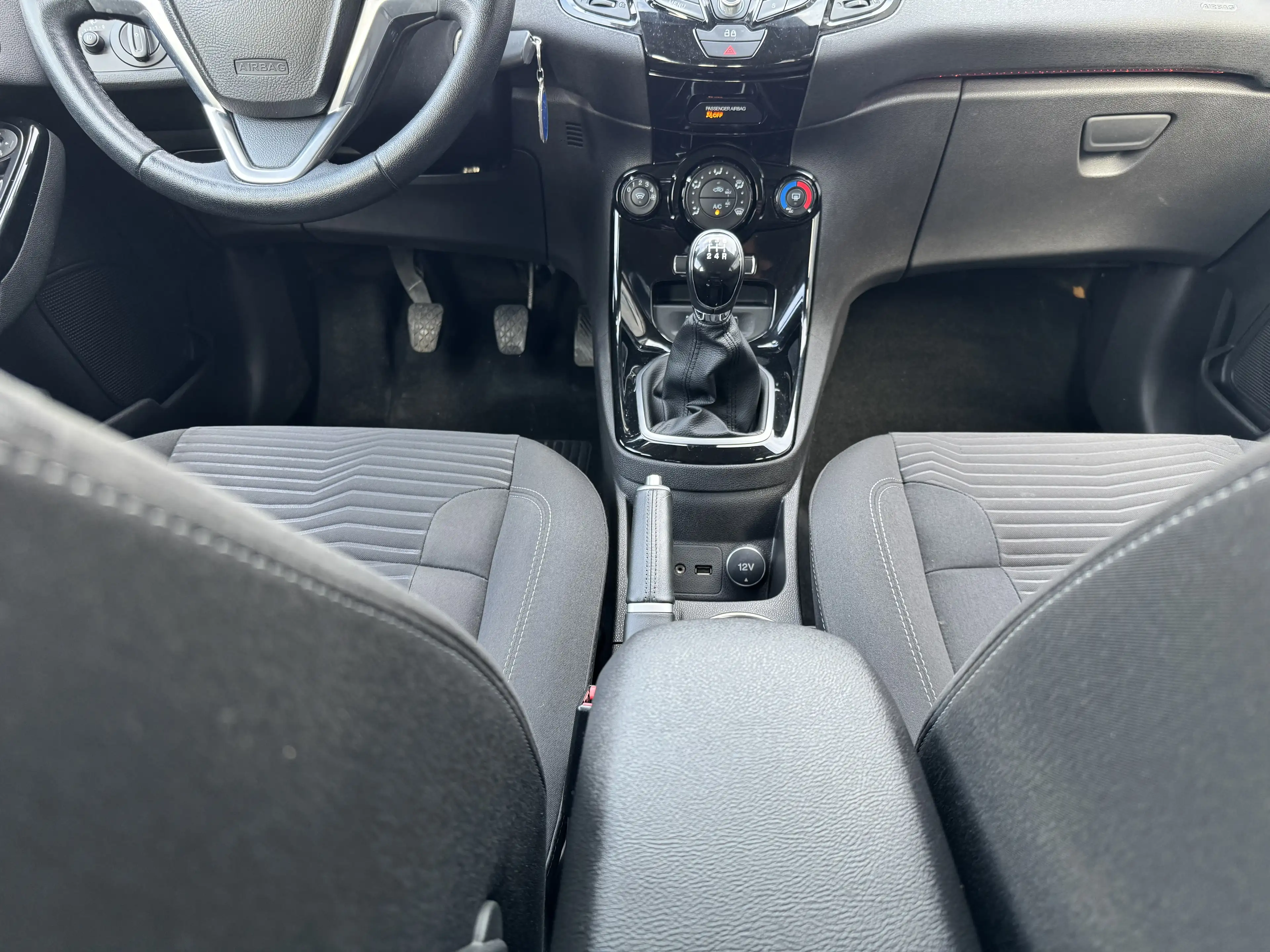 Ford Fiesta 5D 1.0 Benzine — photo 11