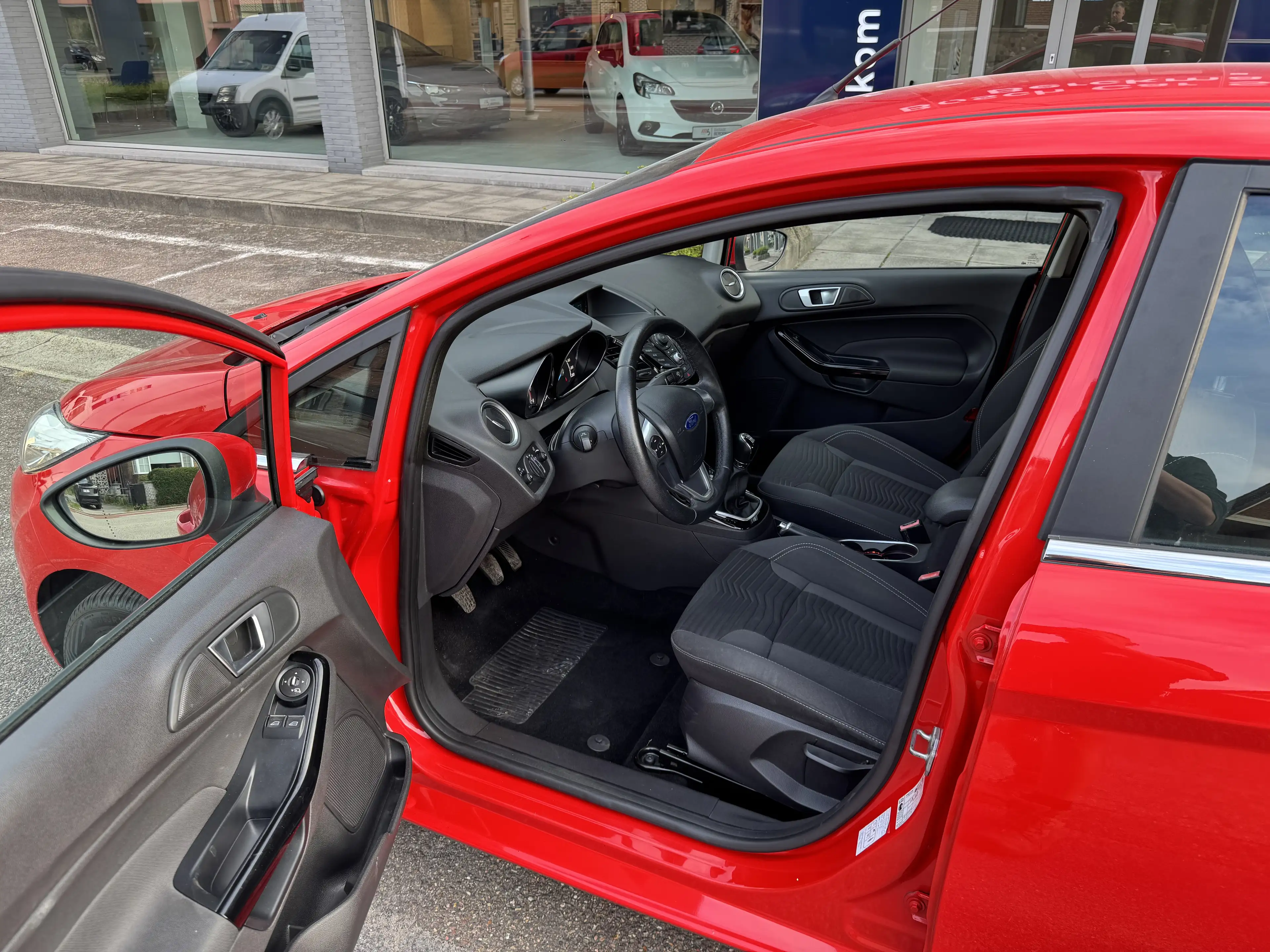Ford Fiesta 5D 1.0 Benzine — photo 8