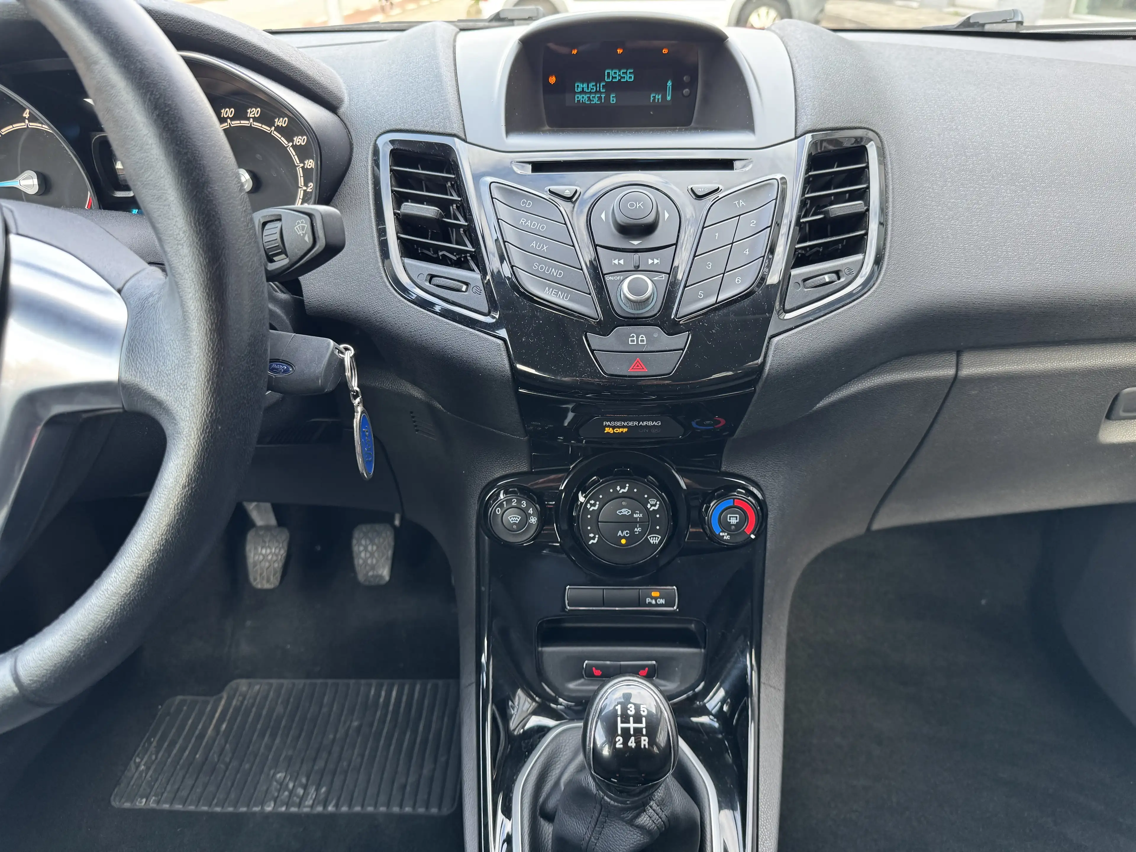 Ford Fiesta 5D 1.0 Benzine — photo 13