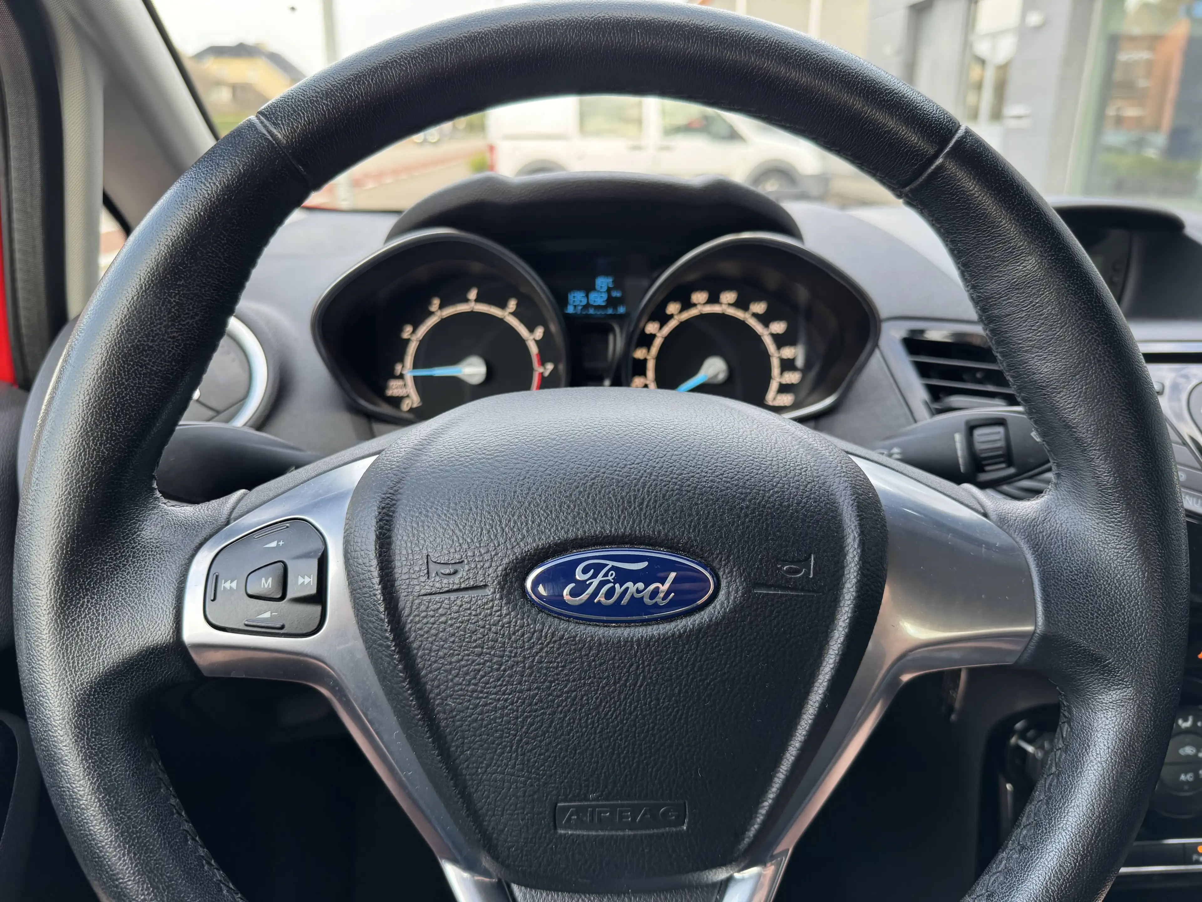 Ford Fiesta 5D 1.0 Benzine — photo 9