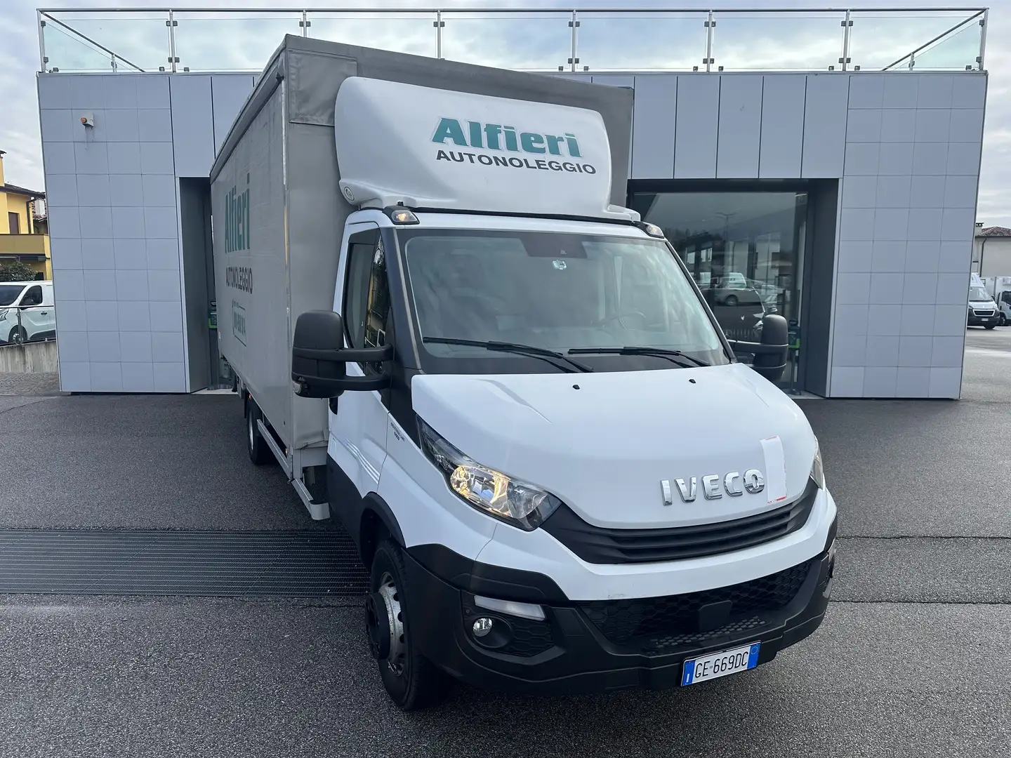 Iveco Daily 60C18 E6B Cen Reg Porte Post 6200x2300x2850kg2530 Bianco - 1