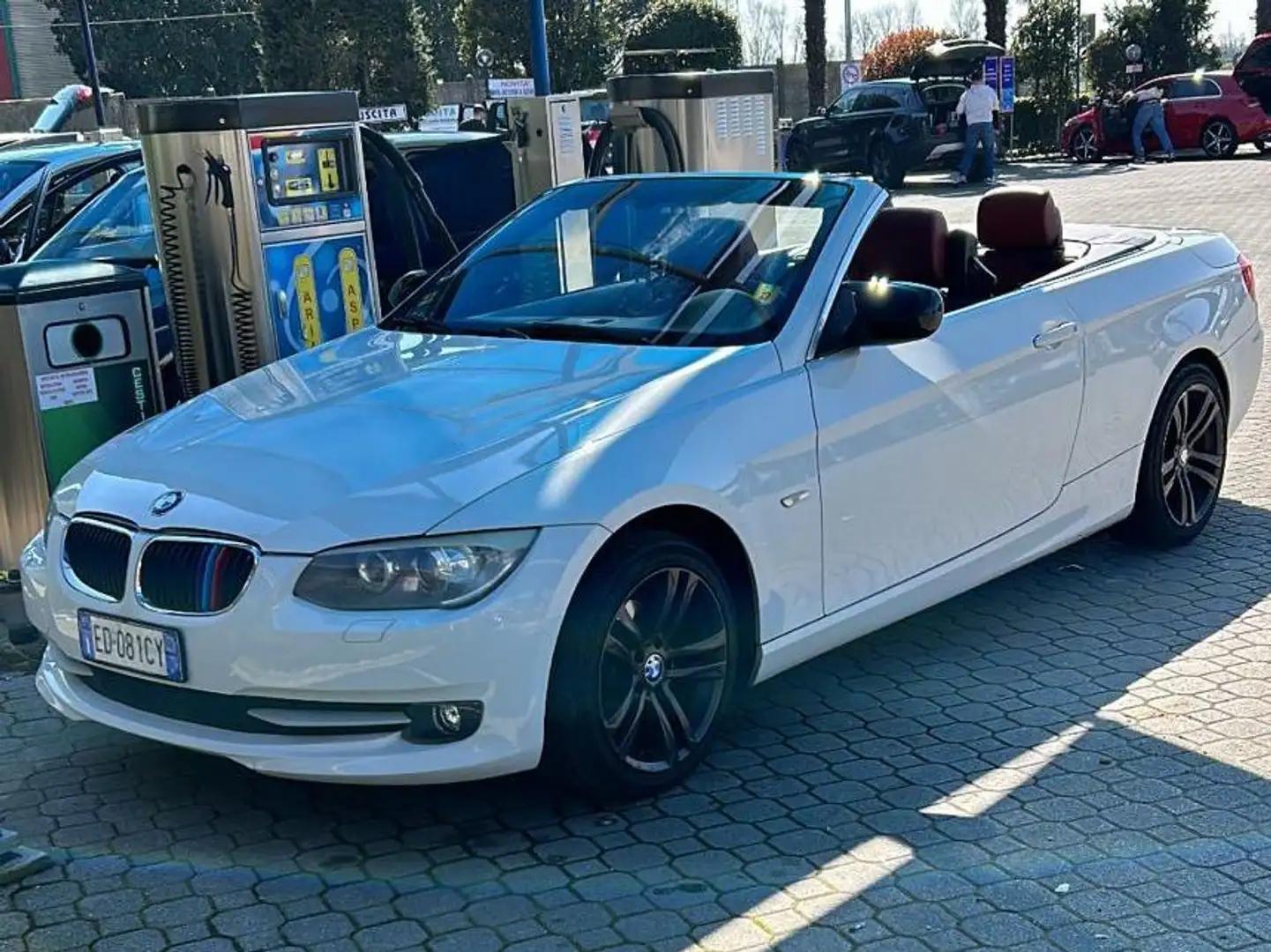 BMW 320 Serie 3 E93 Cabrio 320i Cabrio Attiva FL Bianco - 2