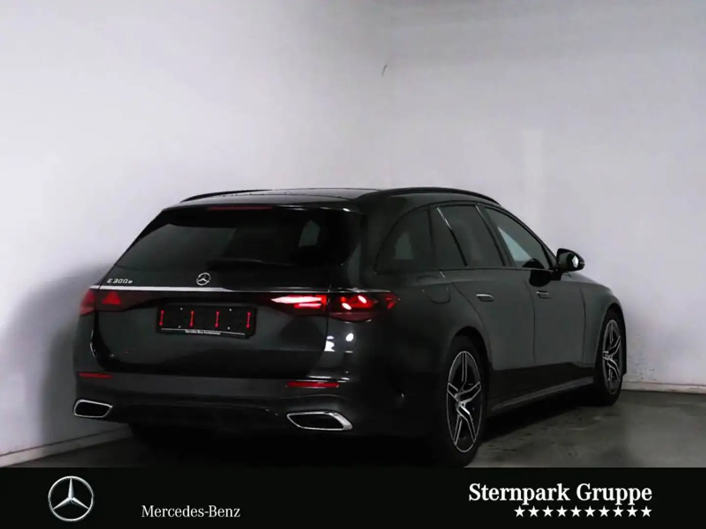 Mercedes-Benz E 300 E 300 e T AMG Night+Superscreen+Distr+Digi-L+AHK Grau - 2