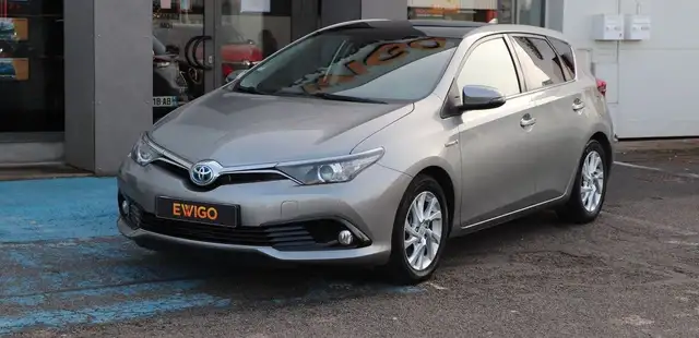 Toyota Auris 1.8 136 full-hybrid toit panoramique bva