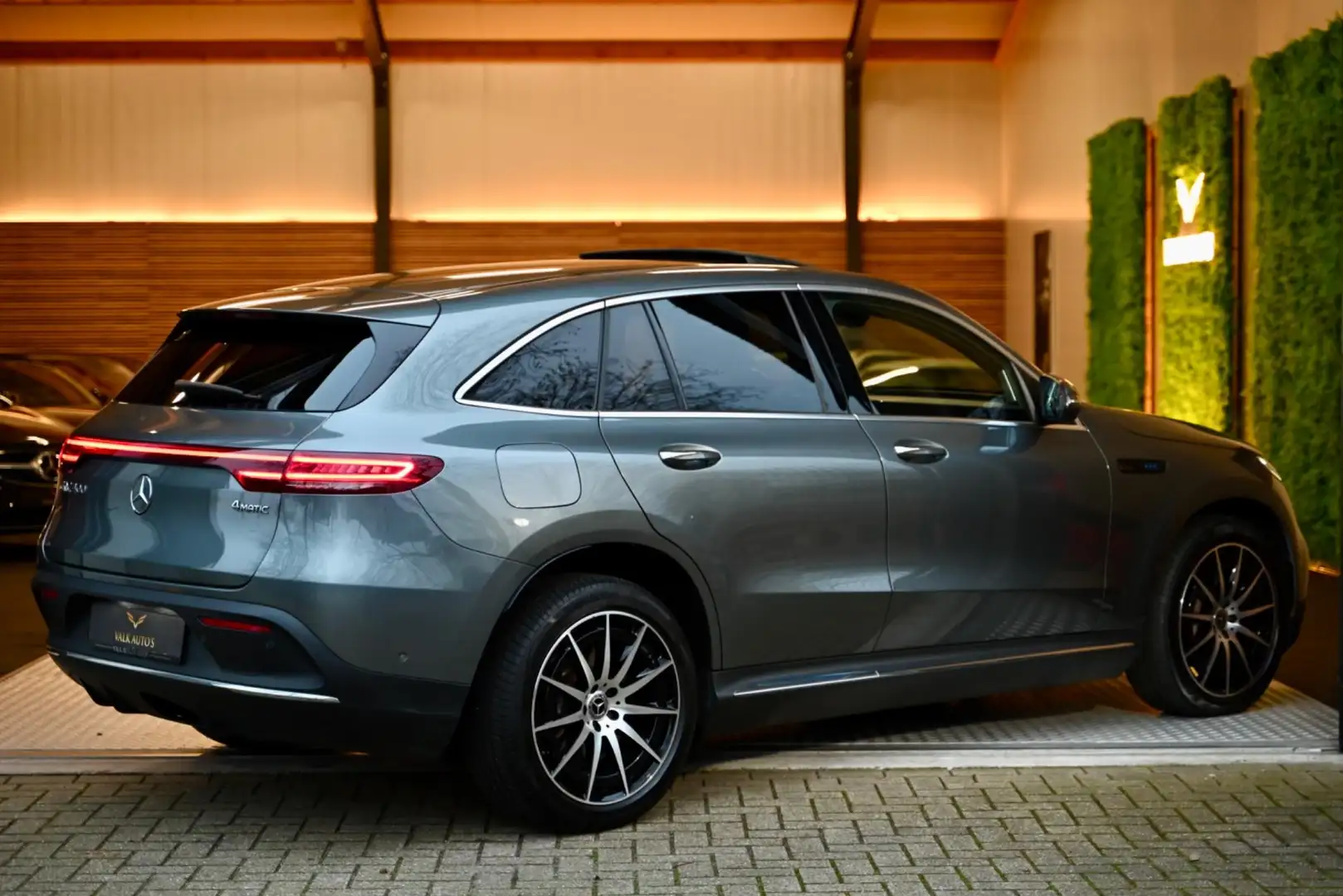Mercedes-Benz EQC 400 4MATIC AMG 80 kWh - Memory - Distronic - 360 Camer Gris - 2