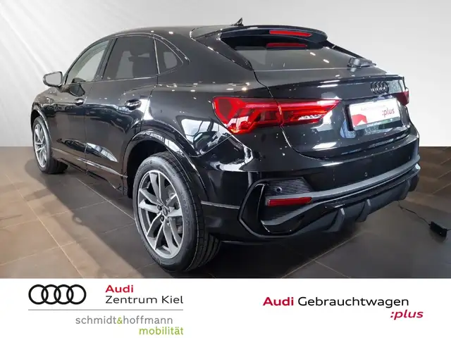 Audi Q3 view 4