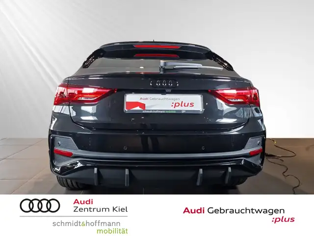 Audi Q3 view 5