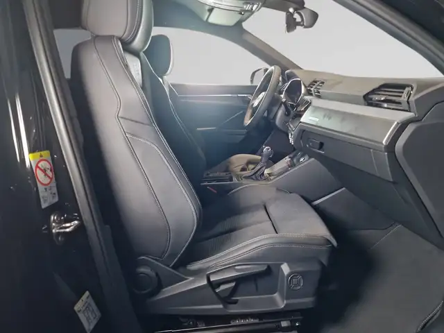 Audi Q3 view 9