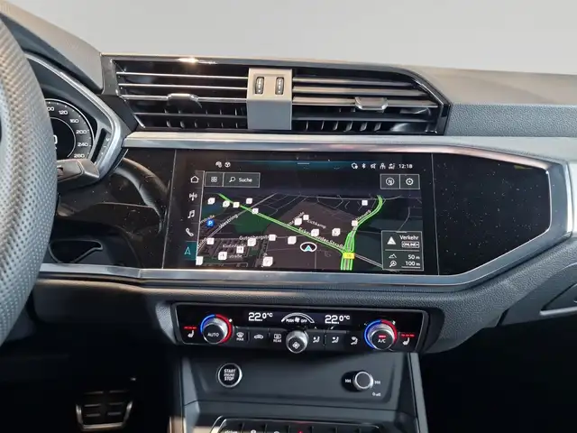 Audi Q3 view 12