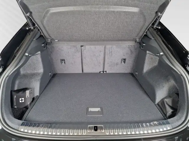 Audi Q3 view 10
