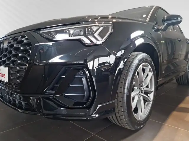 Audi Q3 view 6