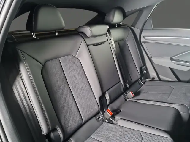 Audi Q3 view 8