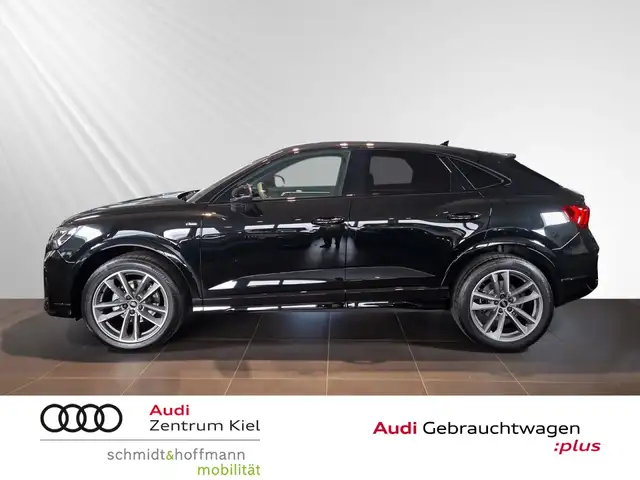 Audi Q3 view 3