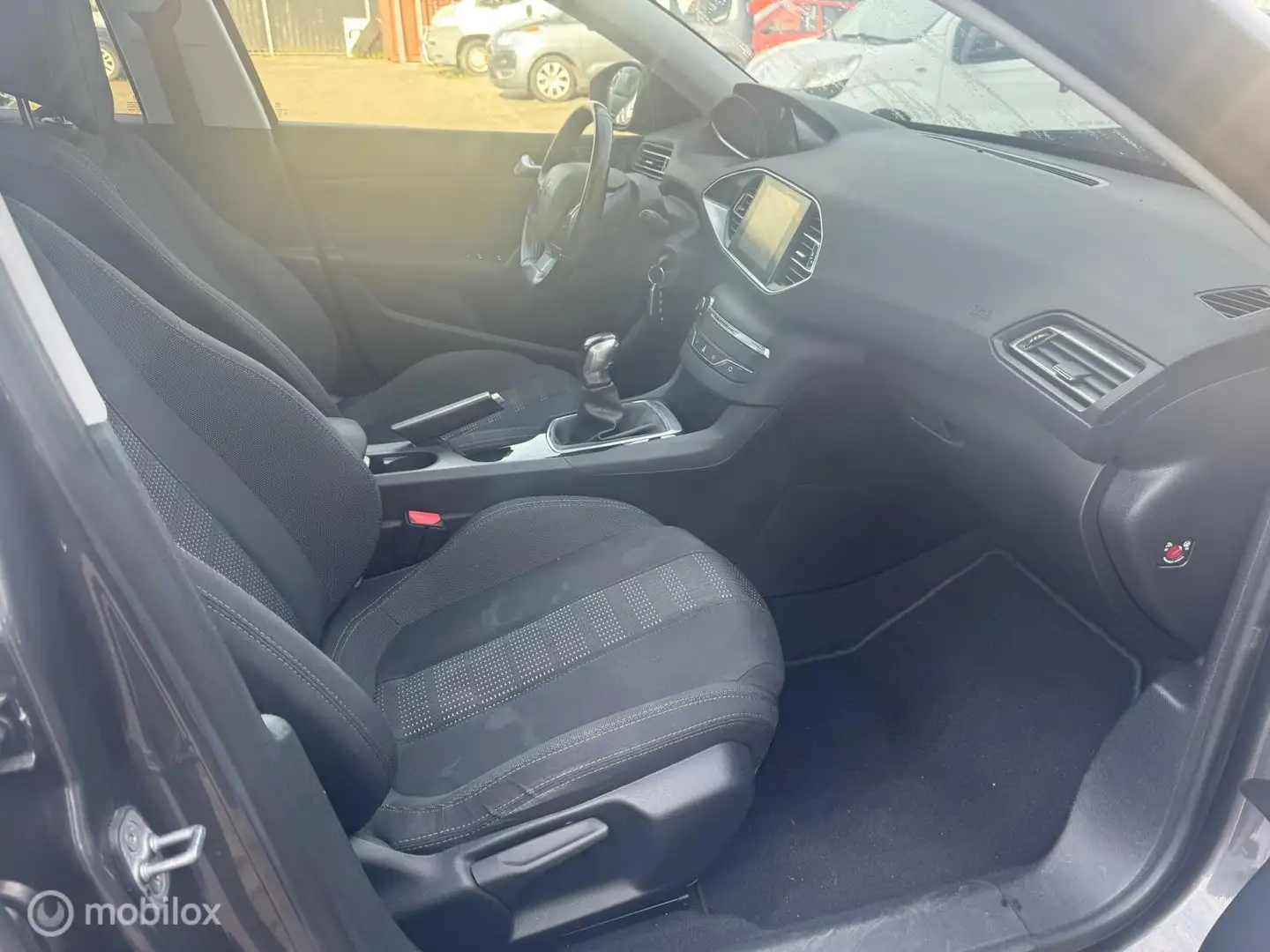Peugeot 308 110pk Style I Panoramadak I Trekhaak I Navi I Gris - 2