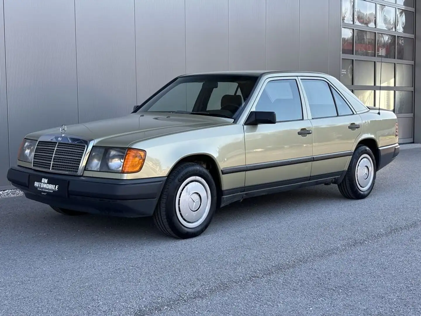 Mercedes-Benz E230 W124 *Erste-Serien*Rostfrei* 1.Besitz* zelena - 1