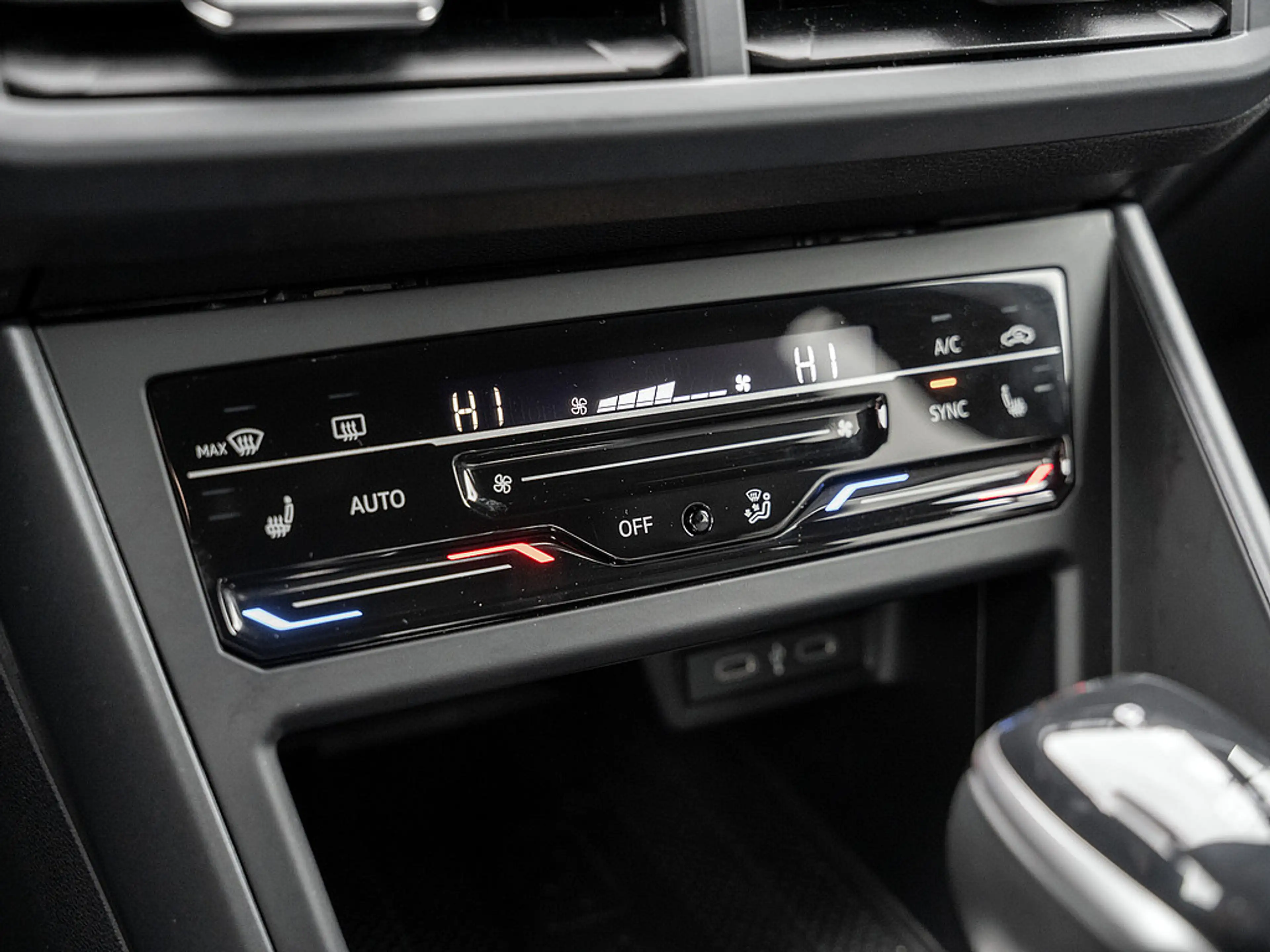 Volkswagen Taigo 1.5 TSI R-Line KAM MATRIX SHZ PDC NAVI — photo 9