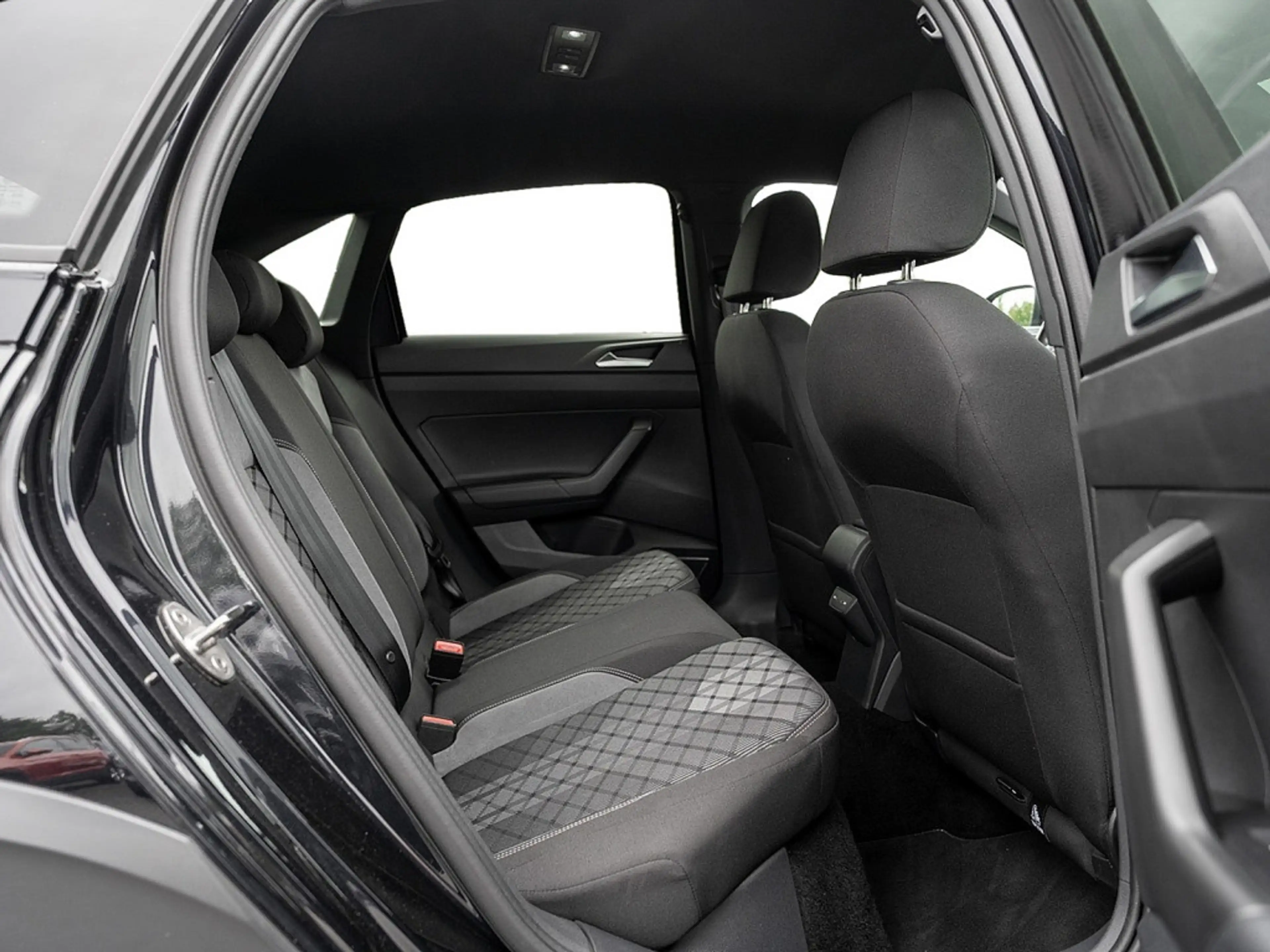 Volkswagen Taigo 1.5 TSI R-Line KAM MATRIX SHZ PDC NAVI — photo 5