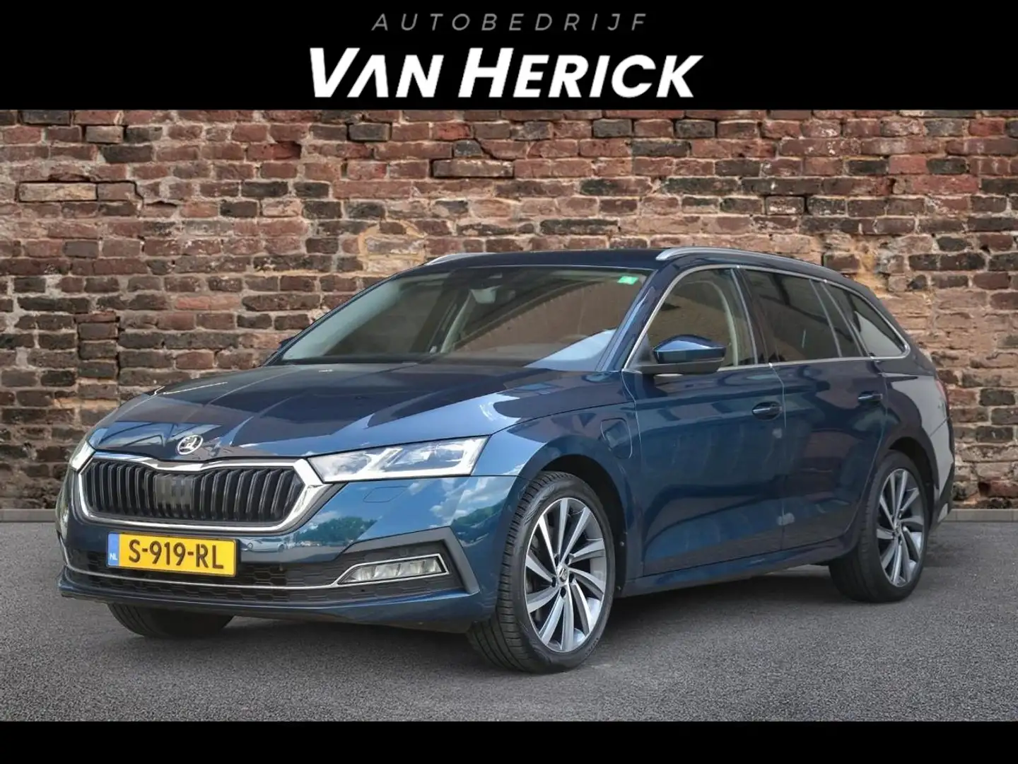 Skoda Octavia Combi 1.4 TSI iV PHEV Business Edition Plus | Head Blauw - 1