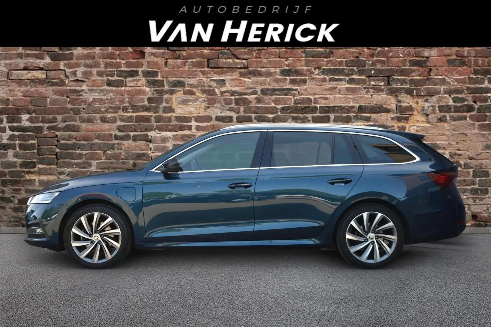 Skoda Octavia Combi 1.4 TSI iV PHEV Business Edition Plus | Head Blauw - 2