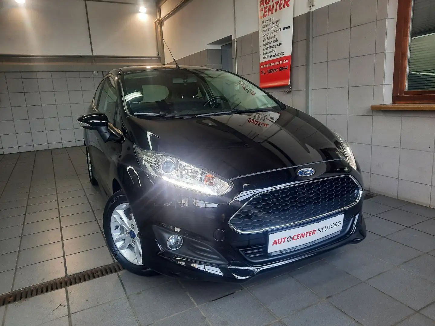 Ford Fiesta Celebration Schwarz - 1