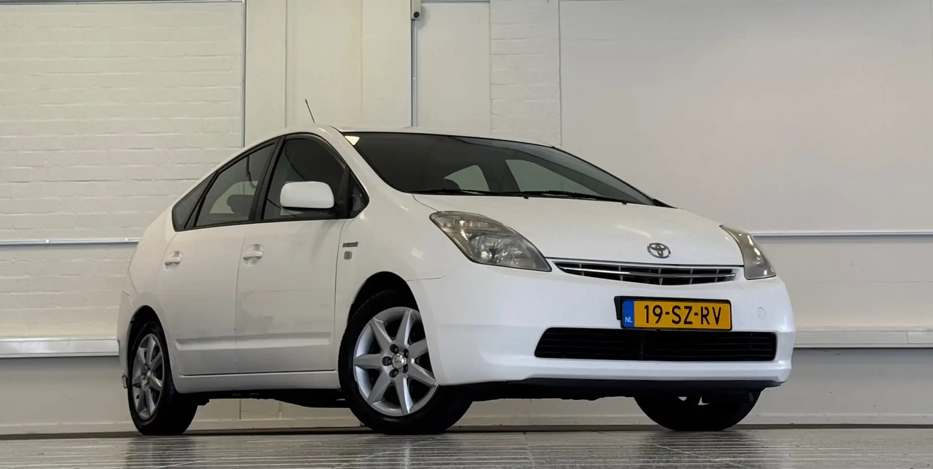 Toyota Prius 1.5 VVT-i Garantie APK 14-04-2027 Wit - 2