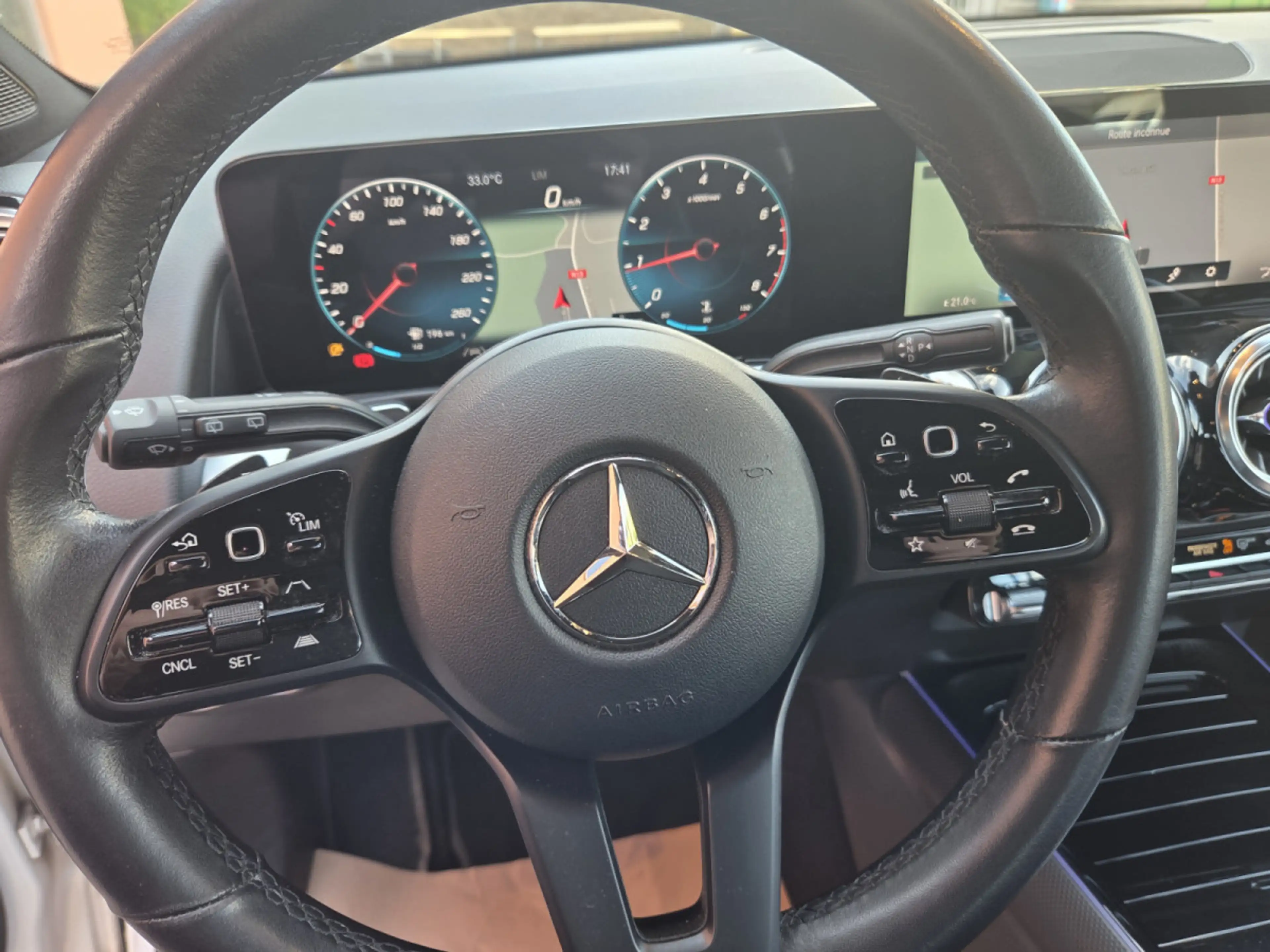 Mercedes-Benz GLB 200 4 Matic 163 CV 8G-DCT (Garantie 12 Mois) — photo 15