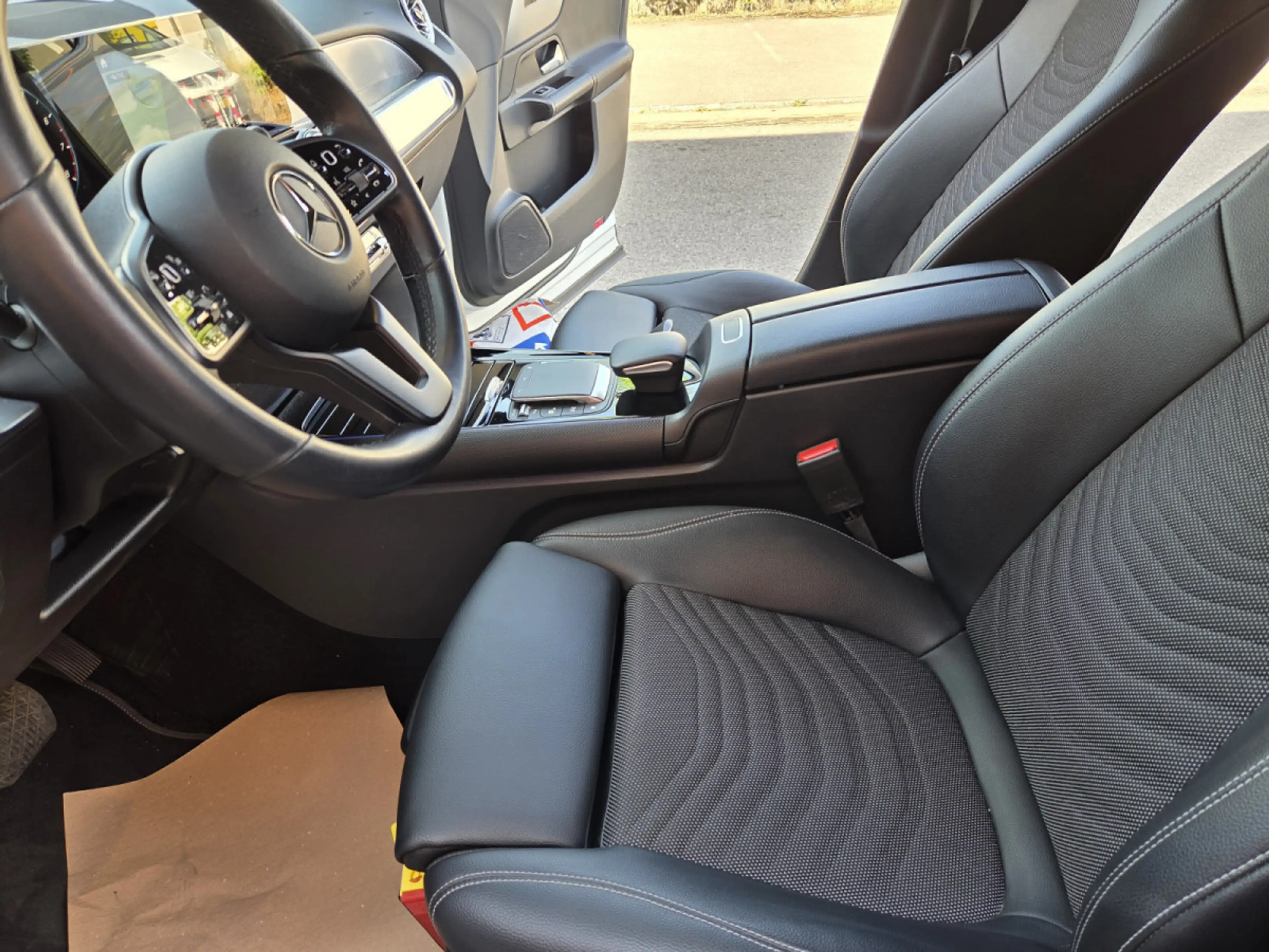 Mercedes-Benz GLB 200 4 Matic 163 CV 8G-DCT (Garantie 12 Mois) — photo 13