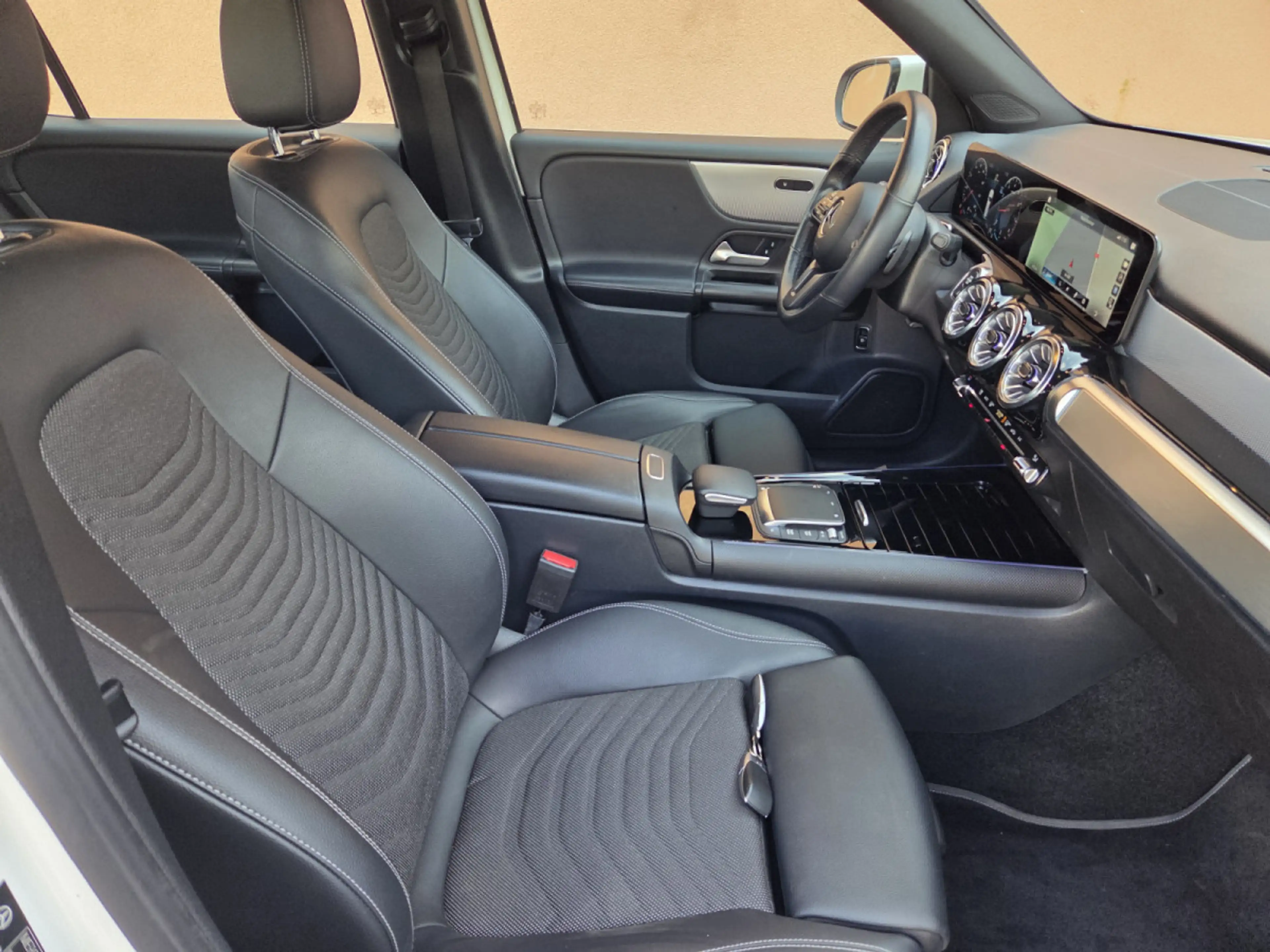 Mercedes-Benz GLB 200 4 Matic 163 CV 8G-DCT (Garantie 12 Mois) — photo 10