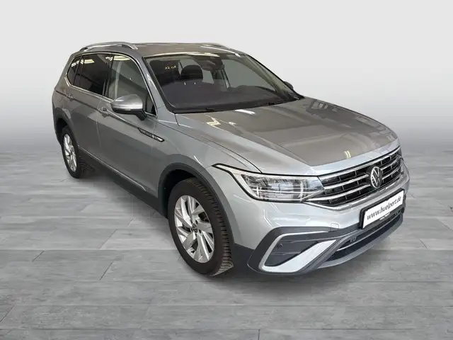 Volkswagen Tiguan Allspace view 6