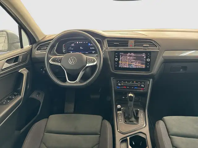 Volkswagen Tiguan Allspace view 9