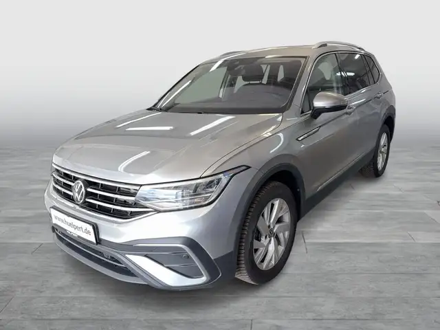 Volkswagen Tiguan Allspace view 2