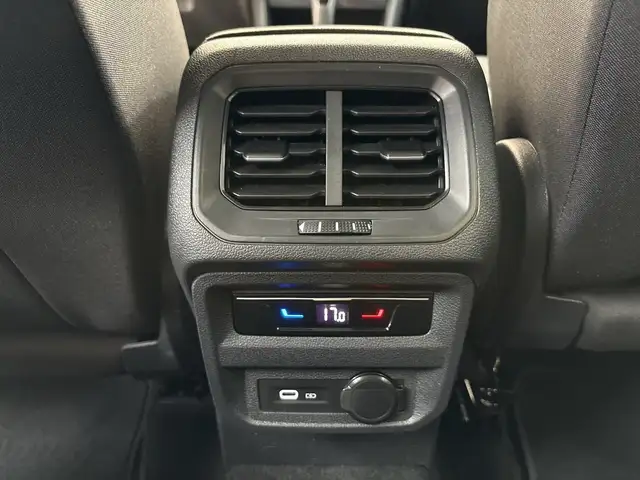 Volkswagen Tiguan Allspace view 12