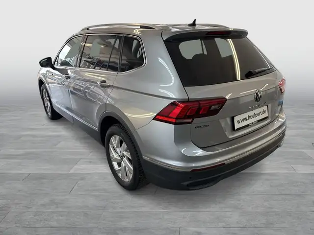 Volkswagen Tiguan Allspace view 3