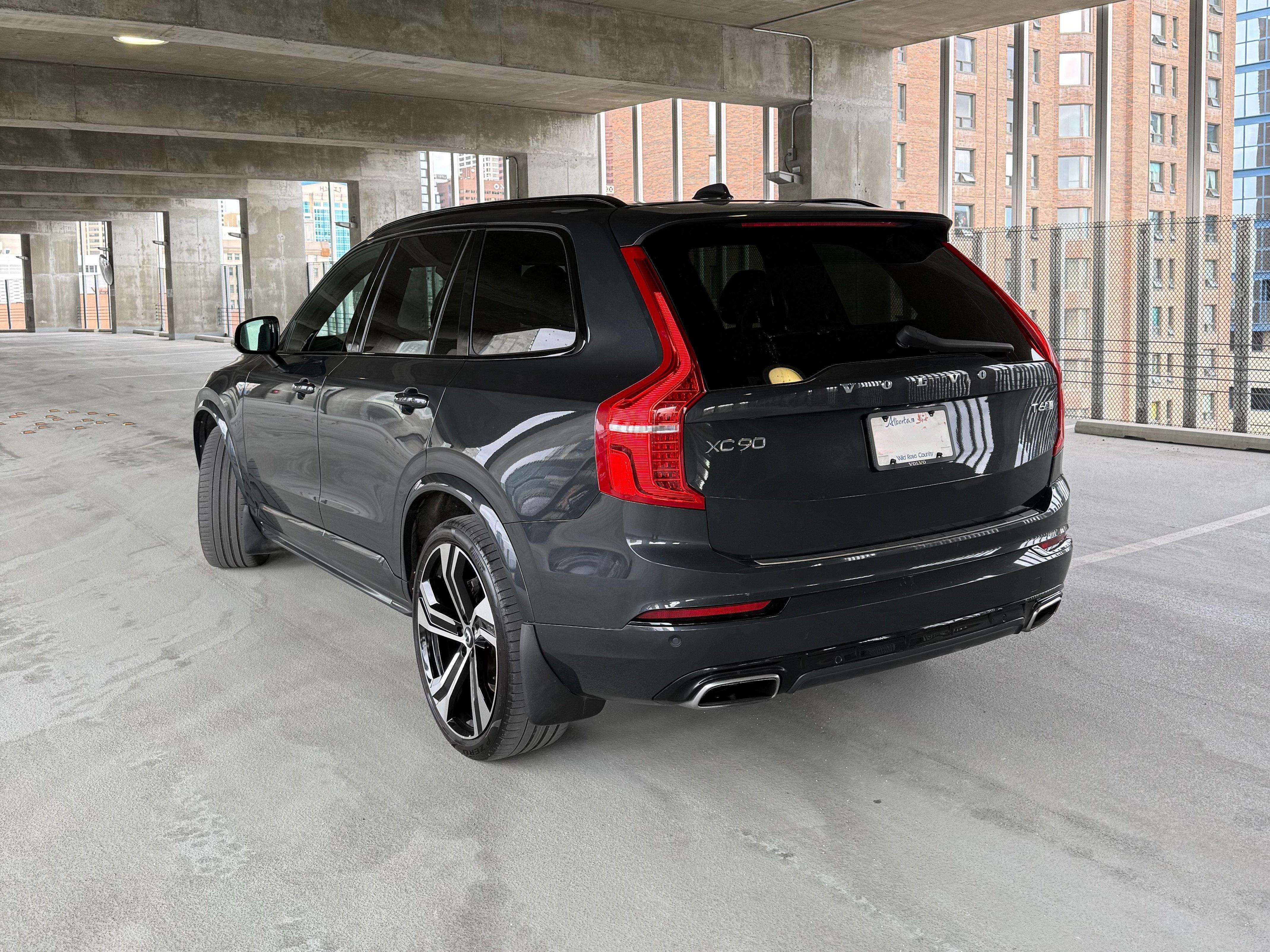 2021 Volvo XC90 R-Design alt 4