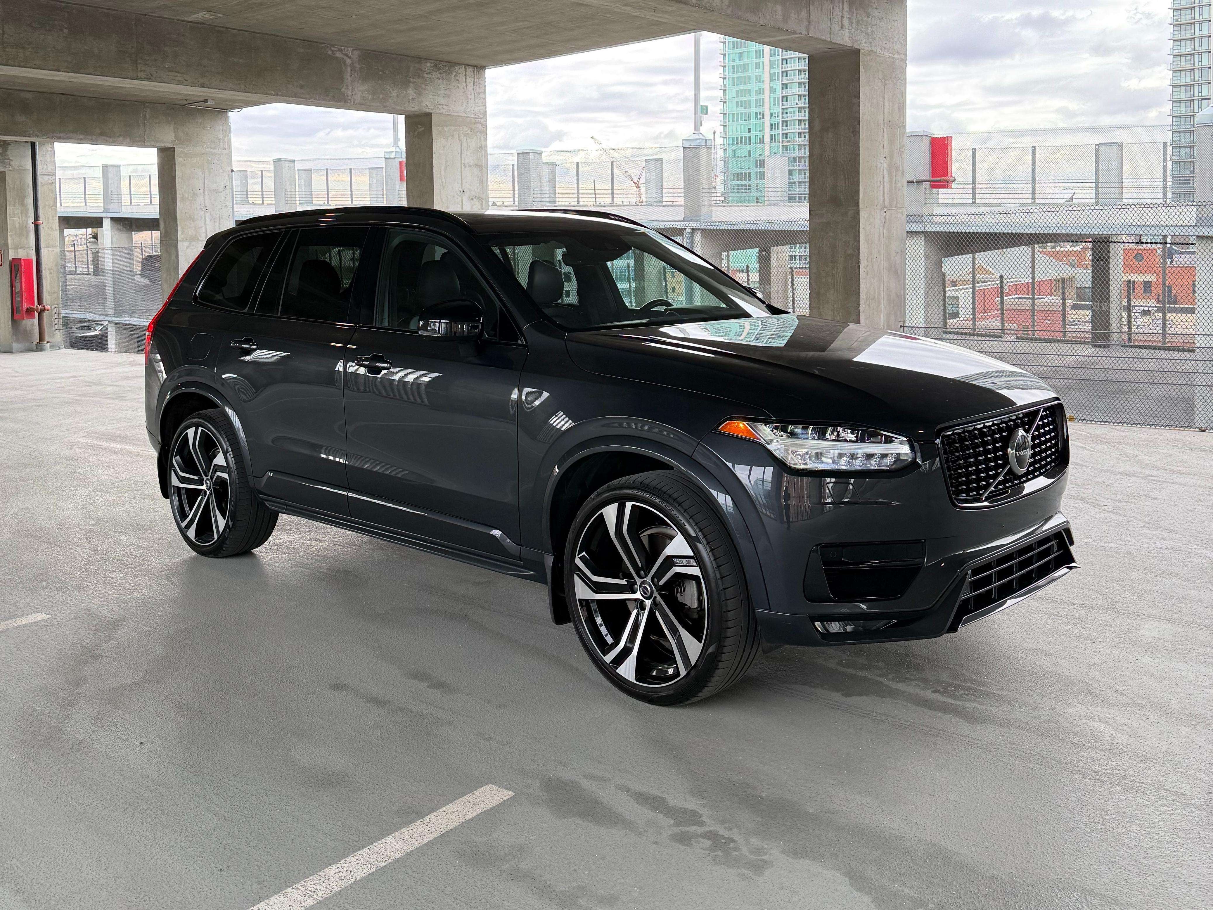 2021 Volvo XC90 R-Design alt 3