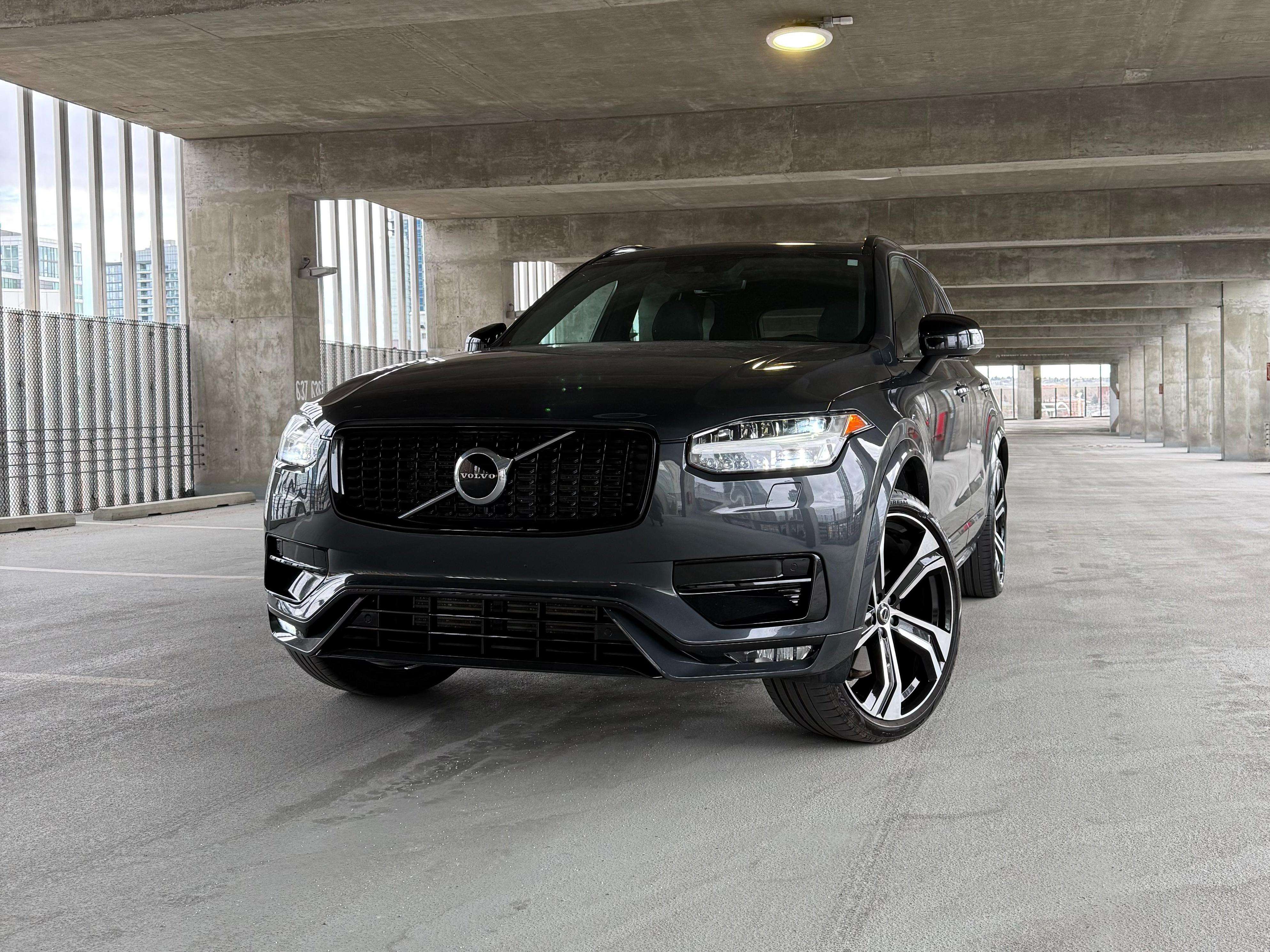2021 Volvo XC90 R-Design alt 2