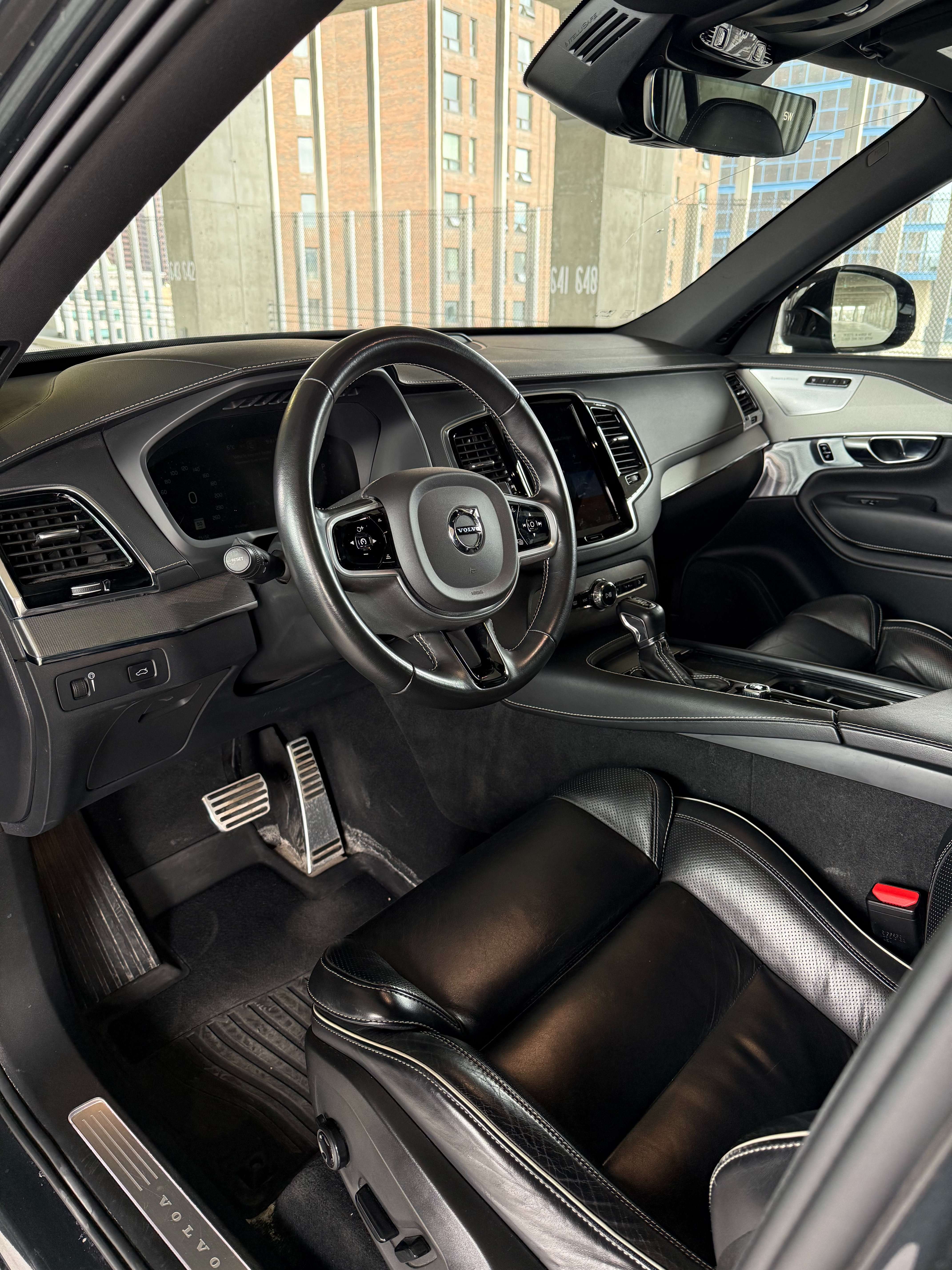 2021 Volvo XC90 R-Design thumb 13