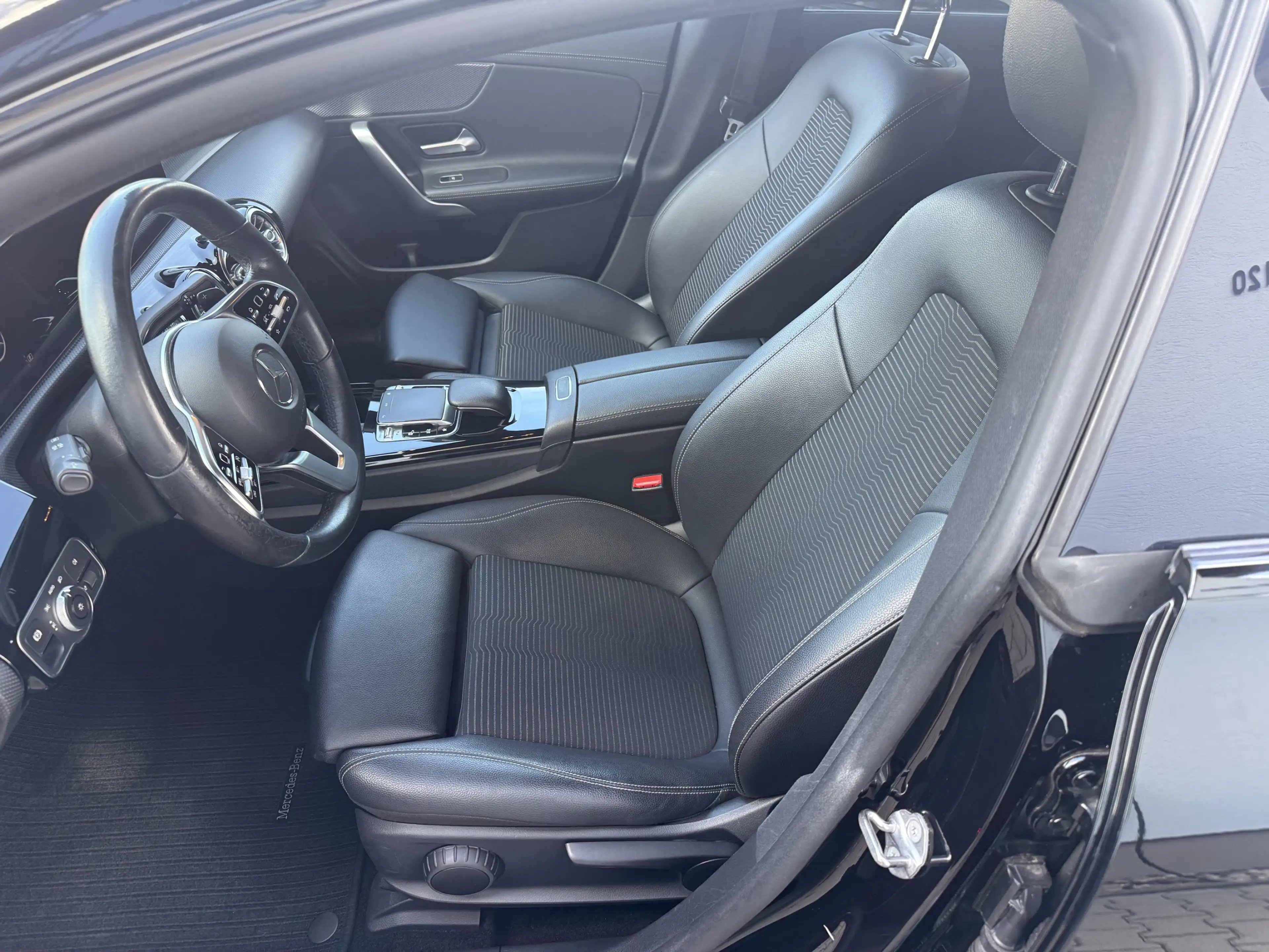 Mercedes-Benz CLA 180 CARPLAY+R-KAMERA+TOTWINKEL+TEMPOMAT+LED — photo 5
