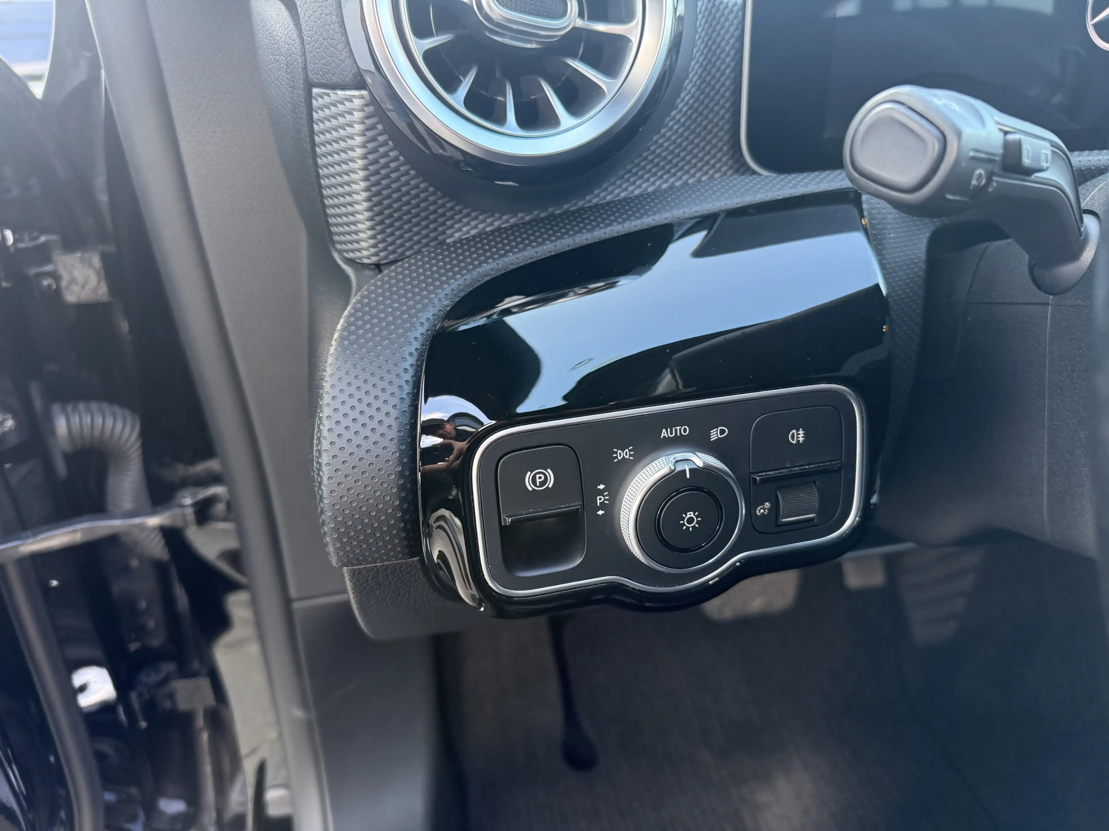 Mercedes-Benz CLA 180 CARPLAY+R-KAMERA+TOTWINKEL+TEMPOMAT+LED — photo 9