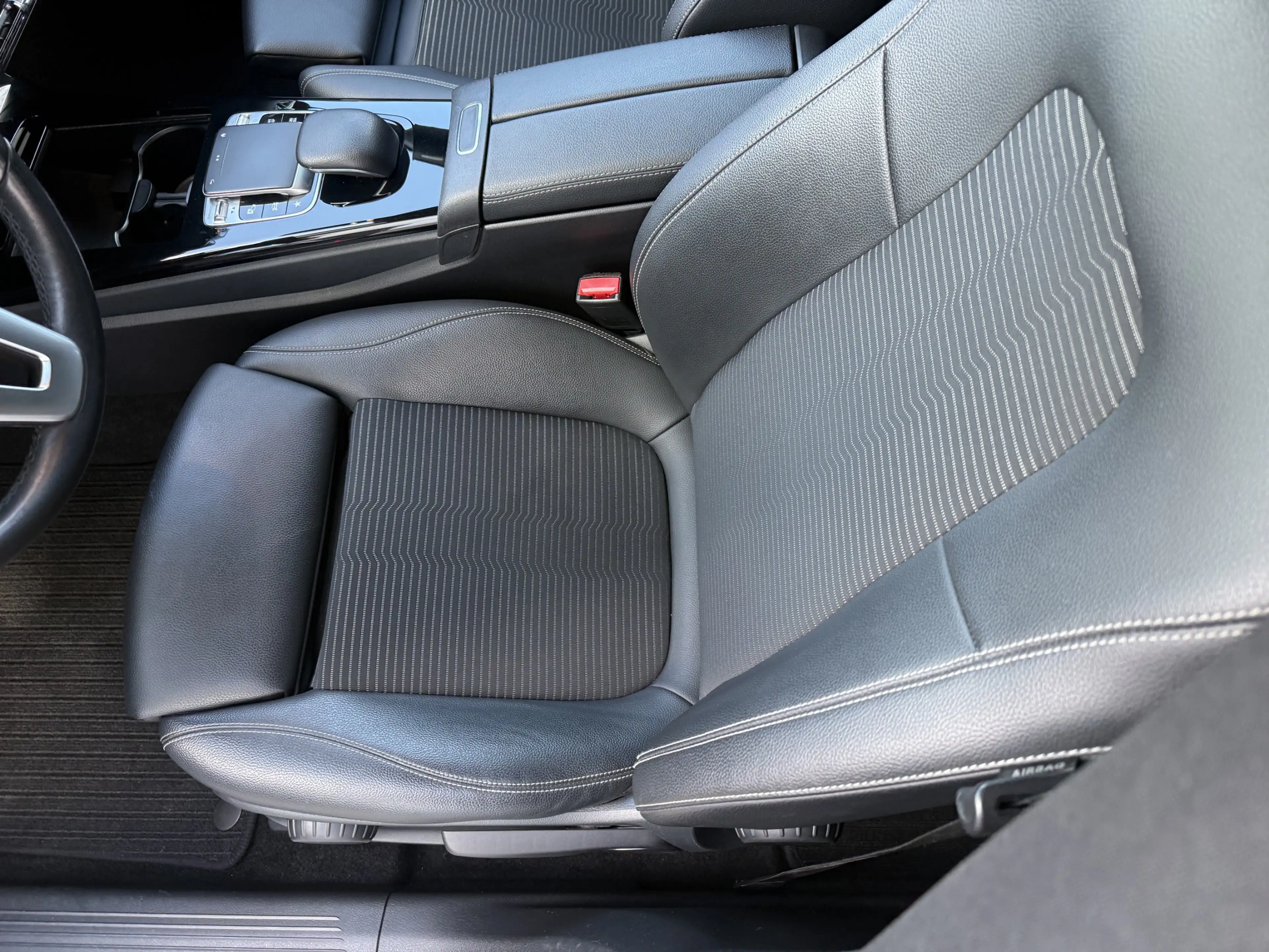 Mercedes-Benz CLA 180 CARPLAY+R-KAMERA+TOTWINKEL+TEMPOMAT+LED — photo 6