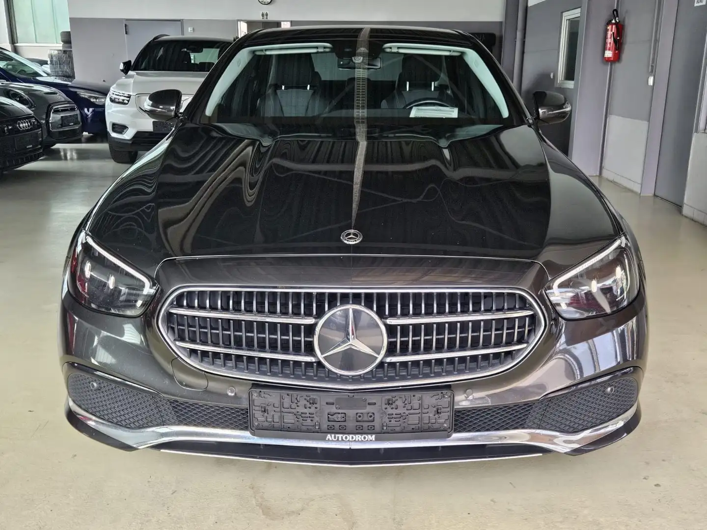 Mercedes-Benz E 300 e 4Matic Lim. +Kamera+Standhz.+ACC+AHK Grau - 2