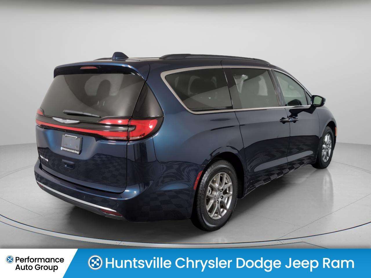 2022 Chrysler Pacifica Touring | Heated Seats & Steering | 3rd Row — снимка 1
