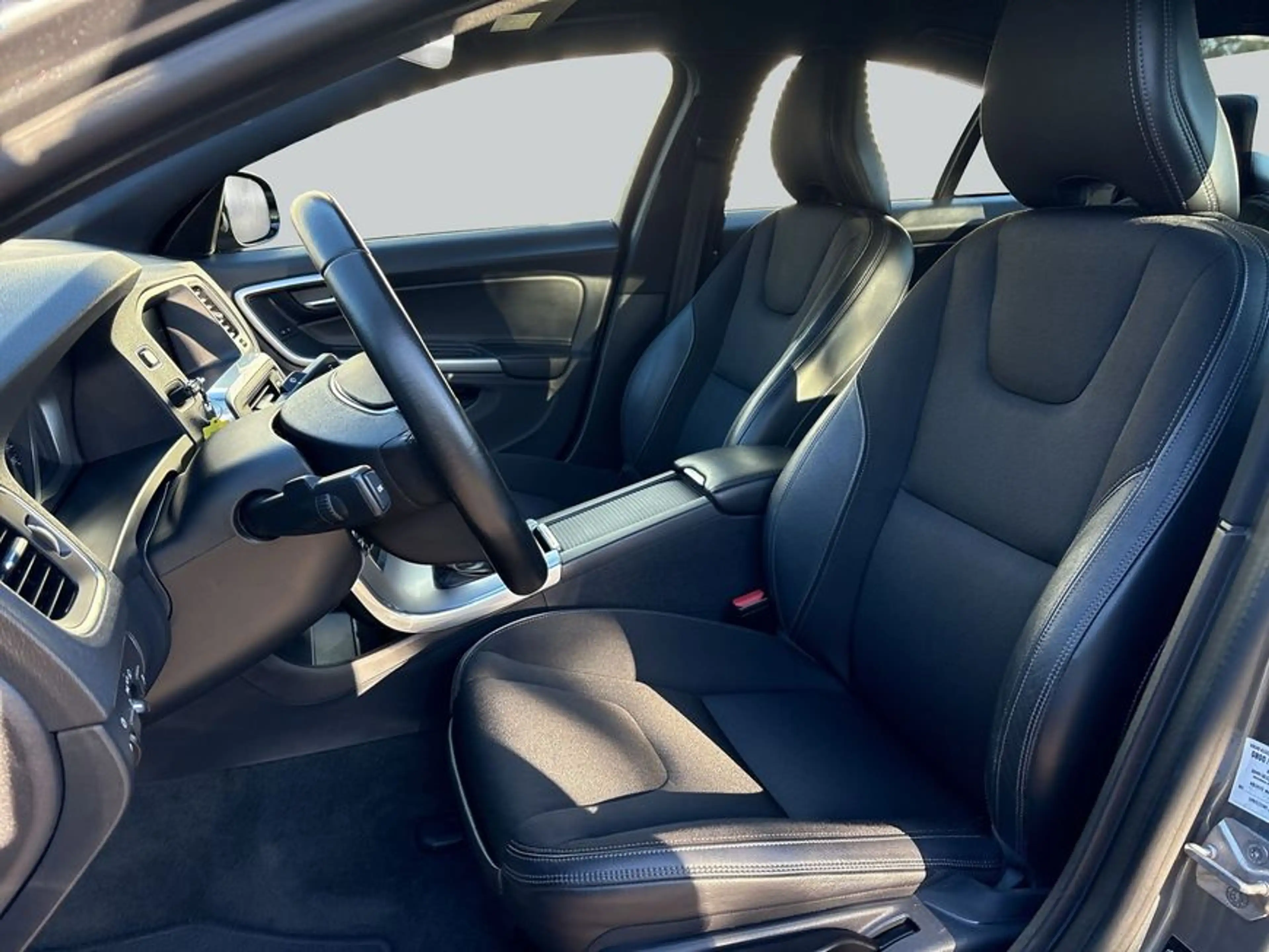 Volvo S60 Cross Country S60 Cross Country D4 Geartronic — photo 10