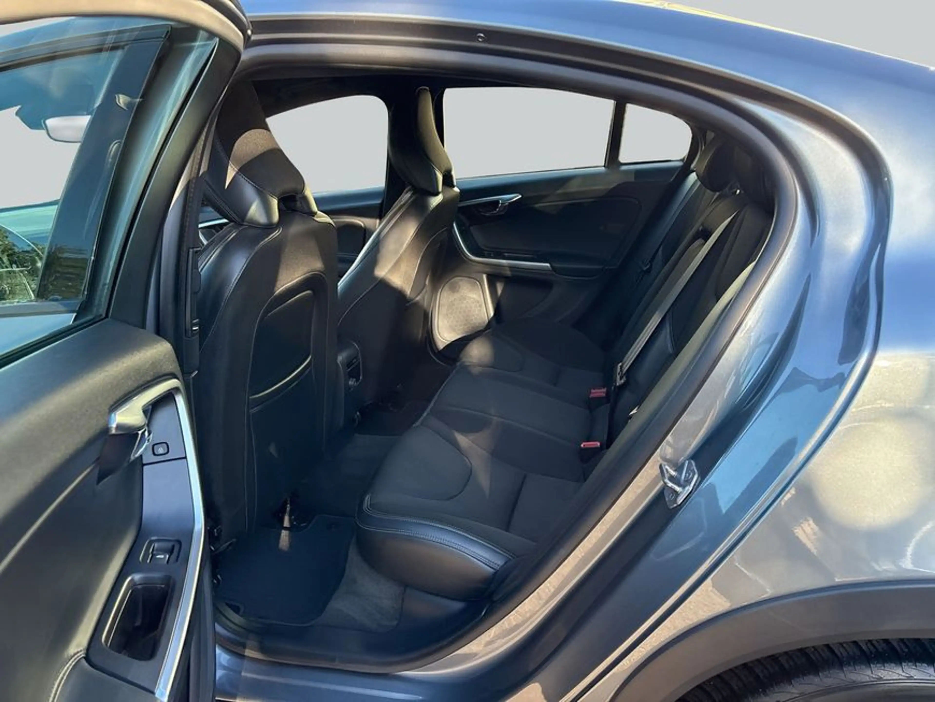 Volvo S60 Cross Country S60 Cross Country D4 Geartronic — photo 11